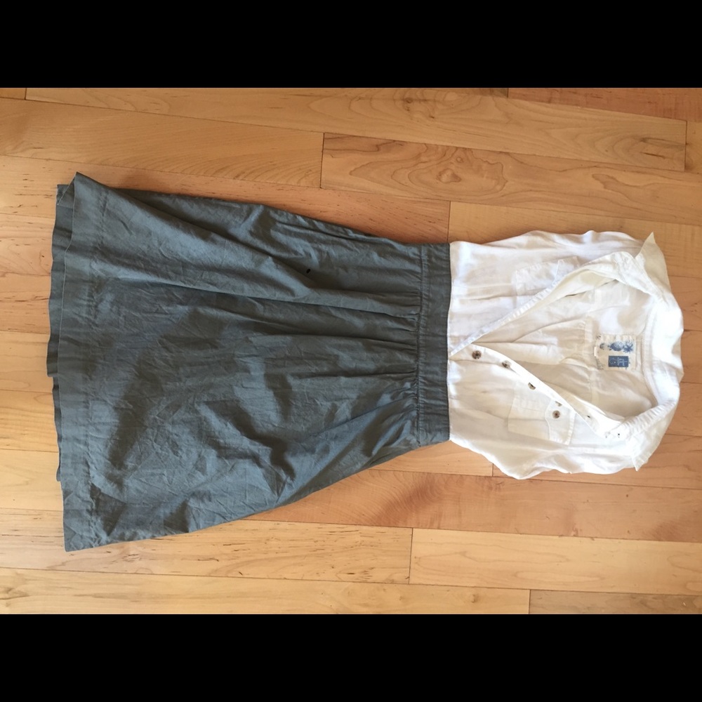 Light summer dress with pockets